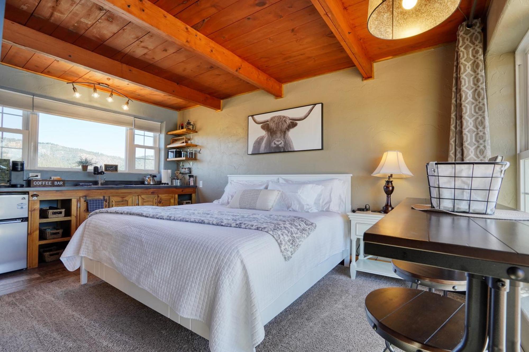 Sunrise Cabin At Highland Meadows Hot Springs Exterior photo
